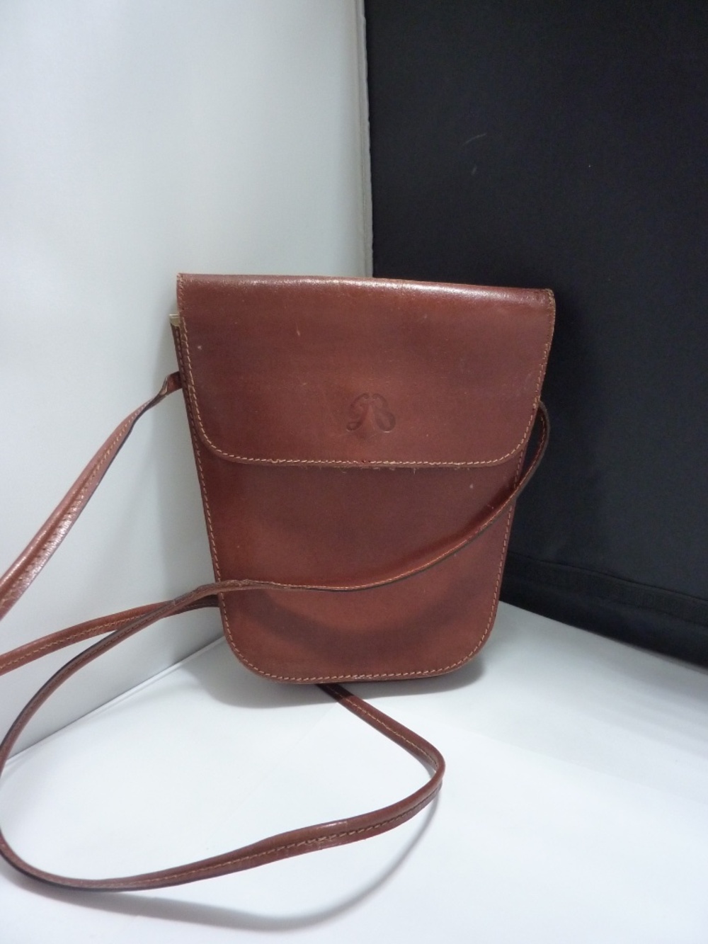 VINTAGE Leather Purse Crossbody Shoulder Bag “GB” Made In Italy Cognac